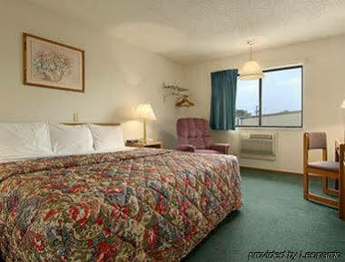 Super 8 By Wyndham Norfolk Motel Exterior photo